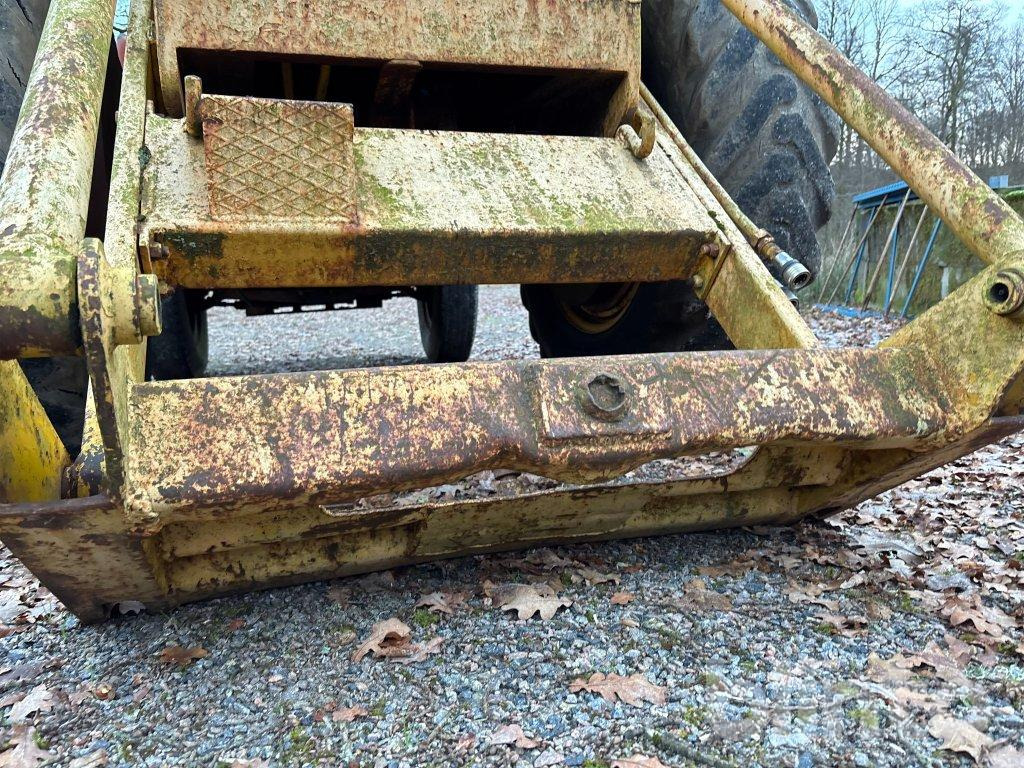 Chargeuse sur pneus Volvo H10 470 bison