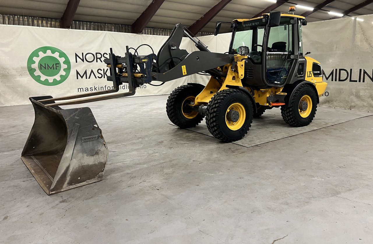 Chargeuse sur pneus Volvo JL25H