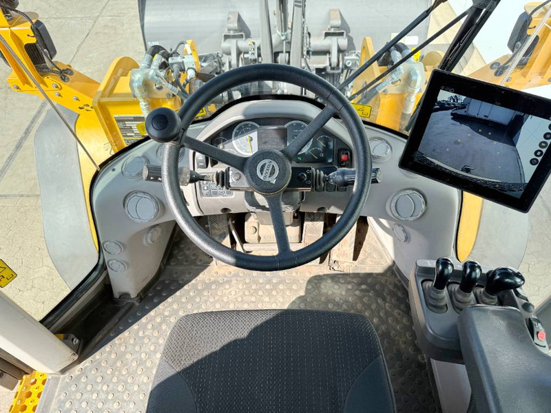Chargeuse sur pneus Volvo L110H - German Machine / High-tip Bucket / 3rd Fun