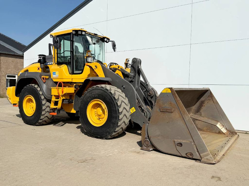 Chargeuse sur pneus Volvo L110H - German Machine / High-tip Bucket / 3rd Fun
