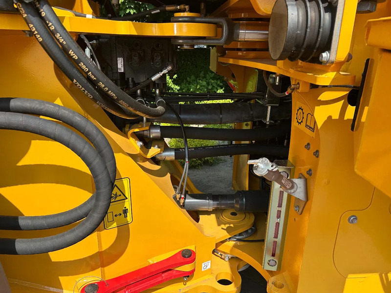 Chargeuse sur pneus Volvo L120 H2 UNUSED Michelin 750/65