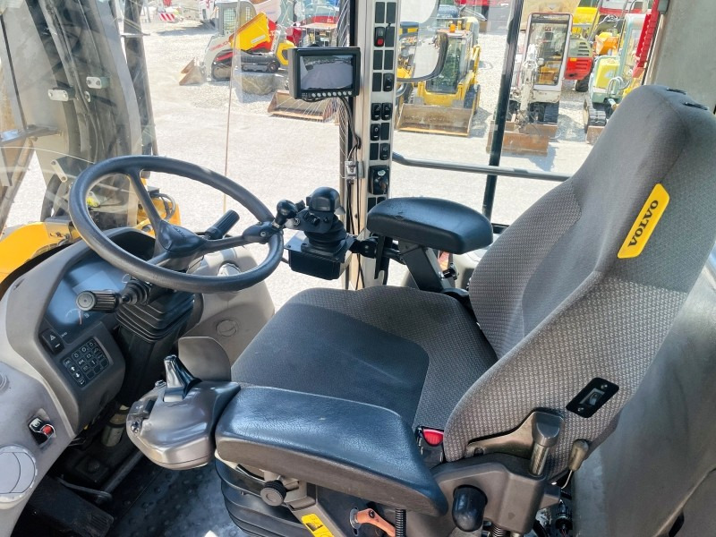 Chargeuse sur pneus Volvo L180G HL (3636)