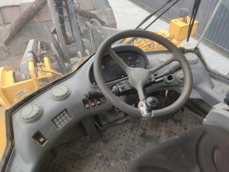 Chargeuse sur pneus Volvo L220 wheel loader