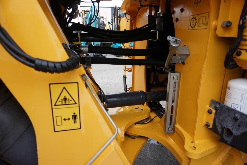 Chargeuse sur pneus Volvo L250H *Uthyres*