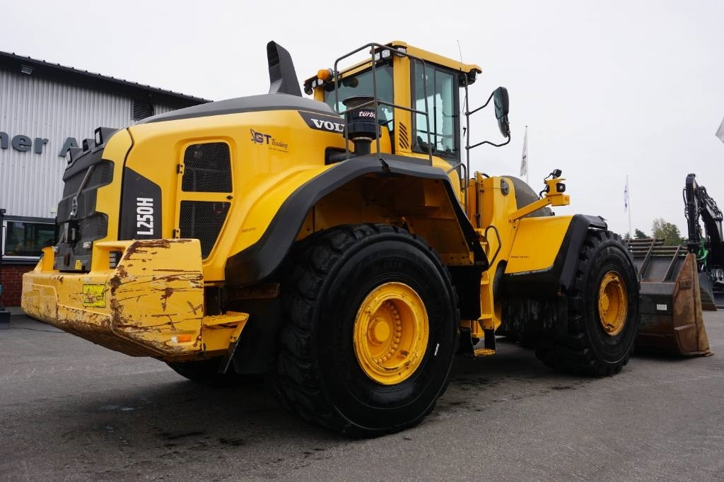 Chargeuse sur pneus Volvo L250H *Uthyres*