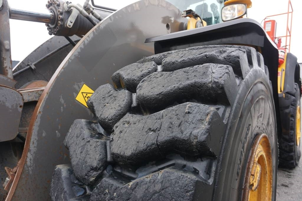 Chargeuse sur pneus Volvo L250H *Uthyres*