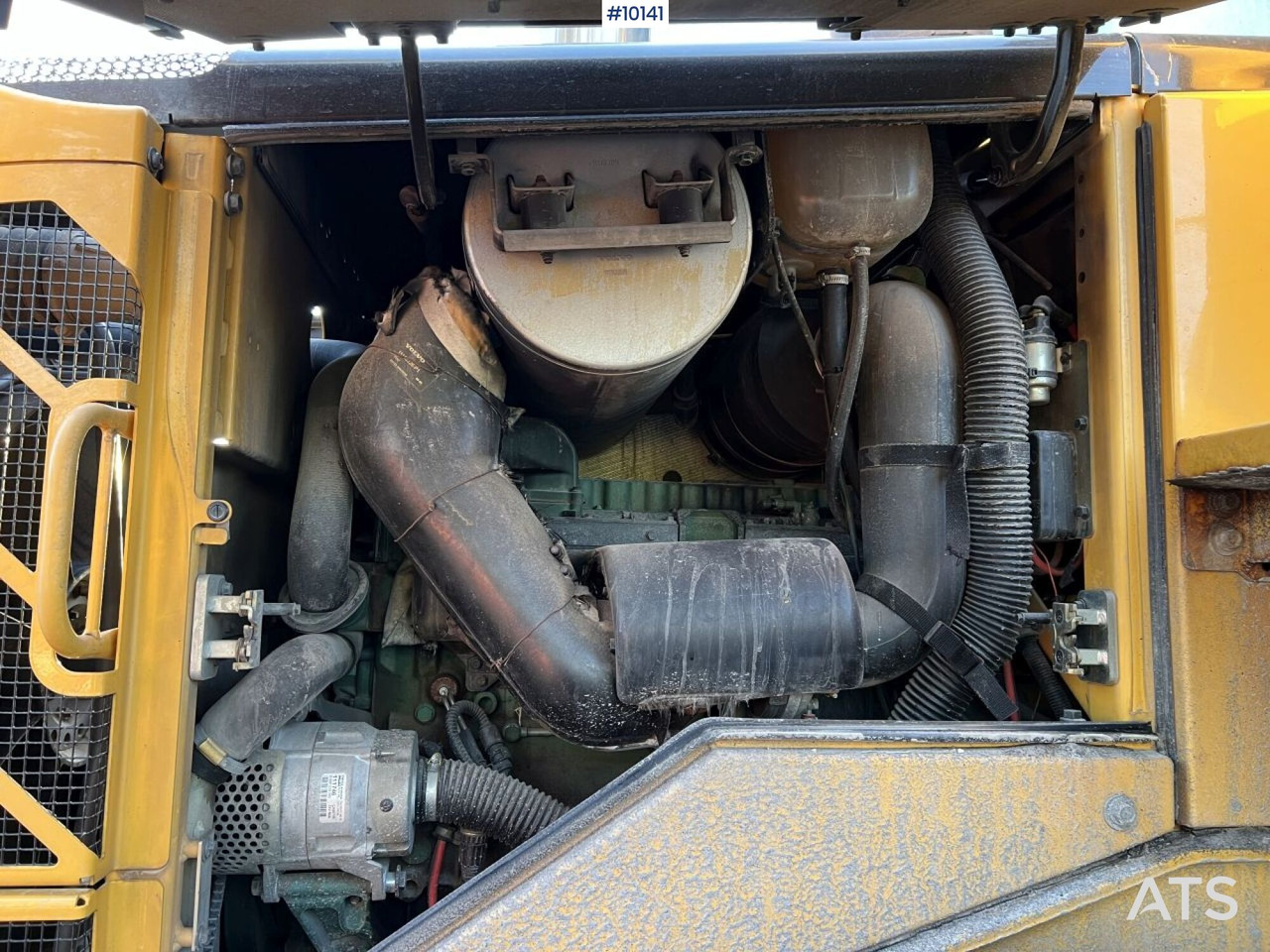 Chargeuse sur pneus Volvo L60F Wheel loader with tilt hitch (VIDEO)