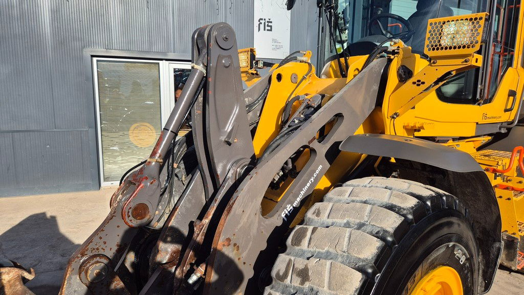 Chargeuse sur pneus Volvo L90H - Year 2021 - 12630 Hours - Scale - NEW Bucket