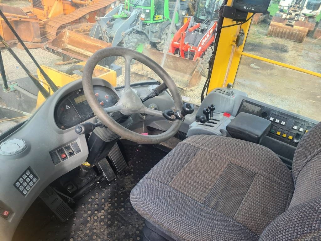 Chargeuse sur pneus Volvo L 120 E