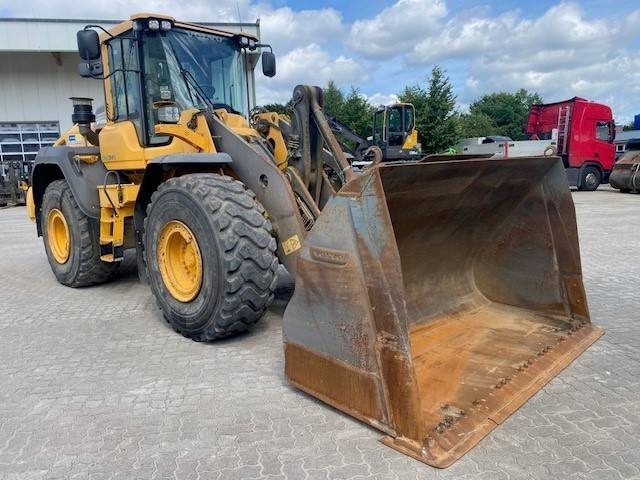 Chargeuse sur pneus Volvo L 120 H (12005485)