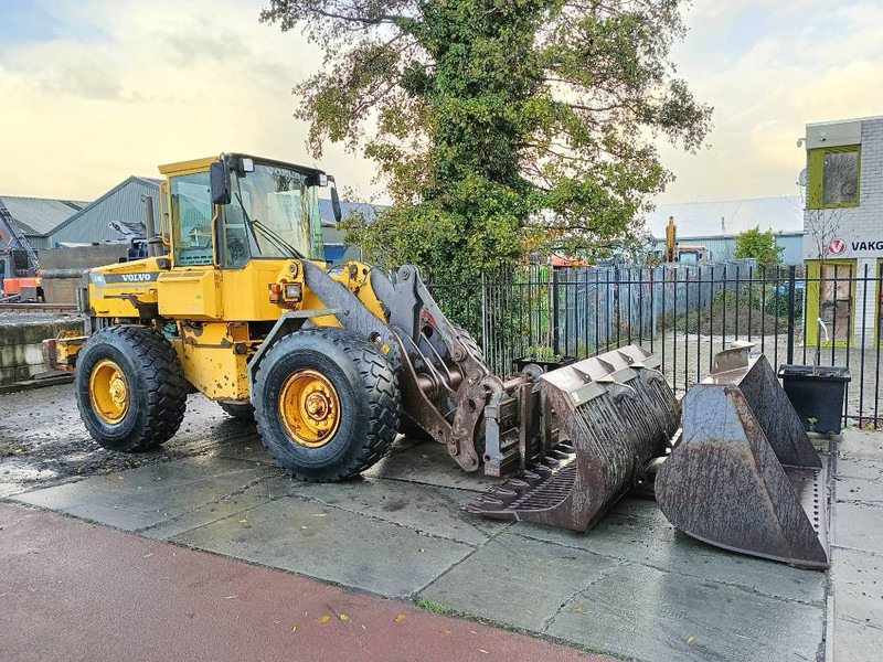 Chargeuse sur pneus Volvo L 70 C shovel wiellader loader shovel + 3 bakken