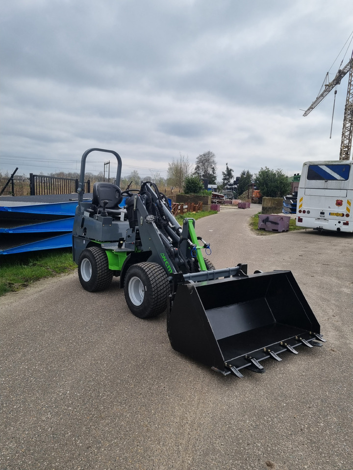 Chargeuse sur pneus WCM L1460