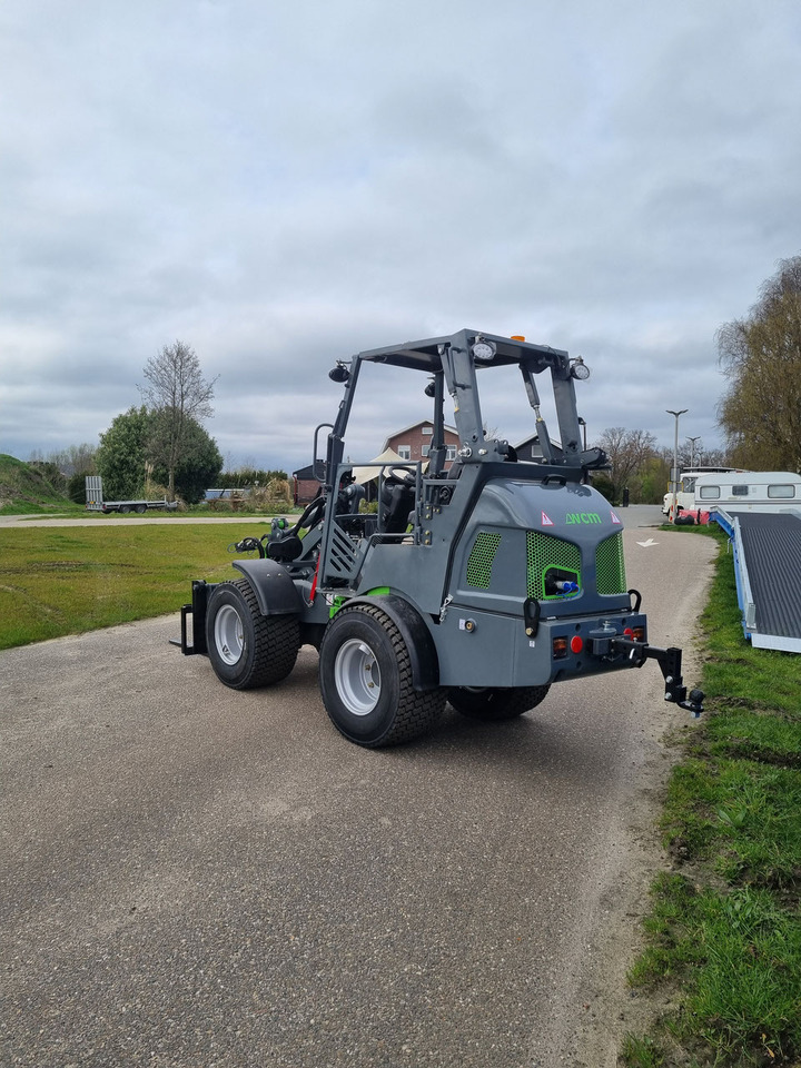 Chargeuse sur pneus WCM - L2316