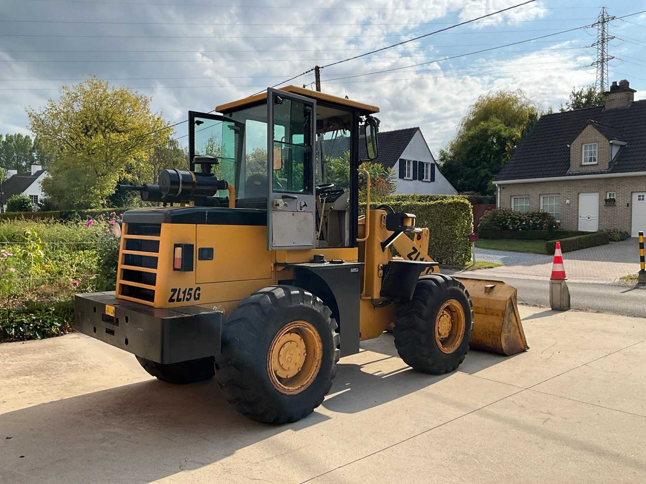 Chargeuse sur pneus WHEEL LOADER ZL15G