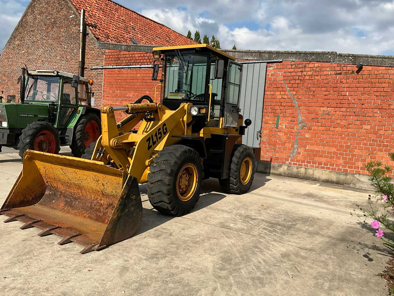Chargeuse sur pneus WHEEL LOADER ZL15G