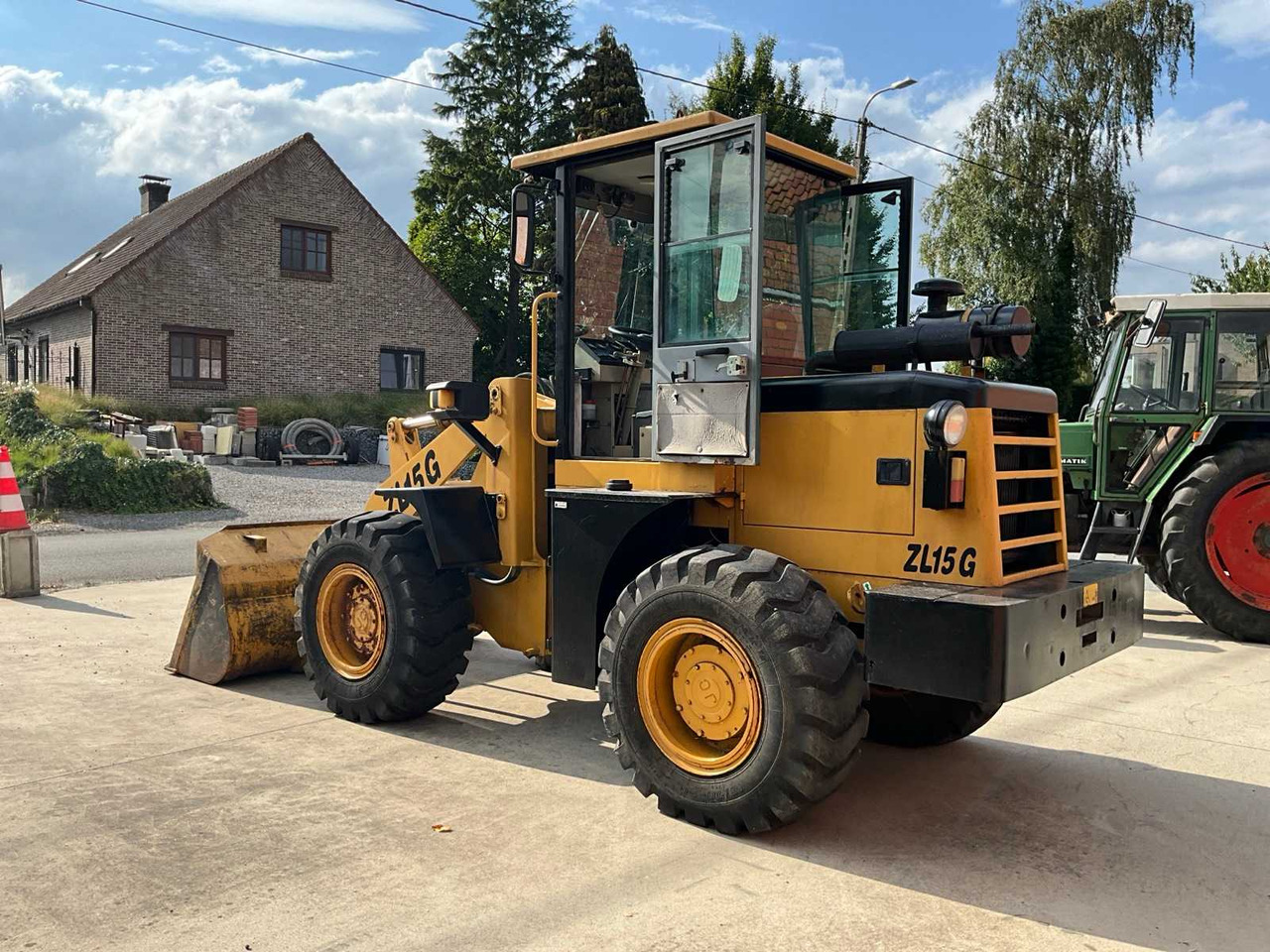 Chargeuse sur pneus WHEEL LOADER ZL15G