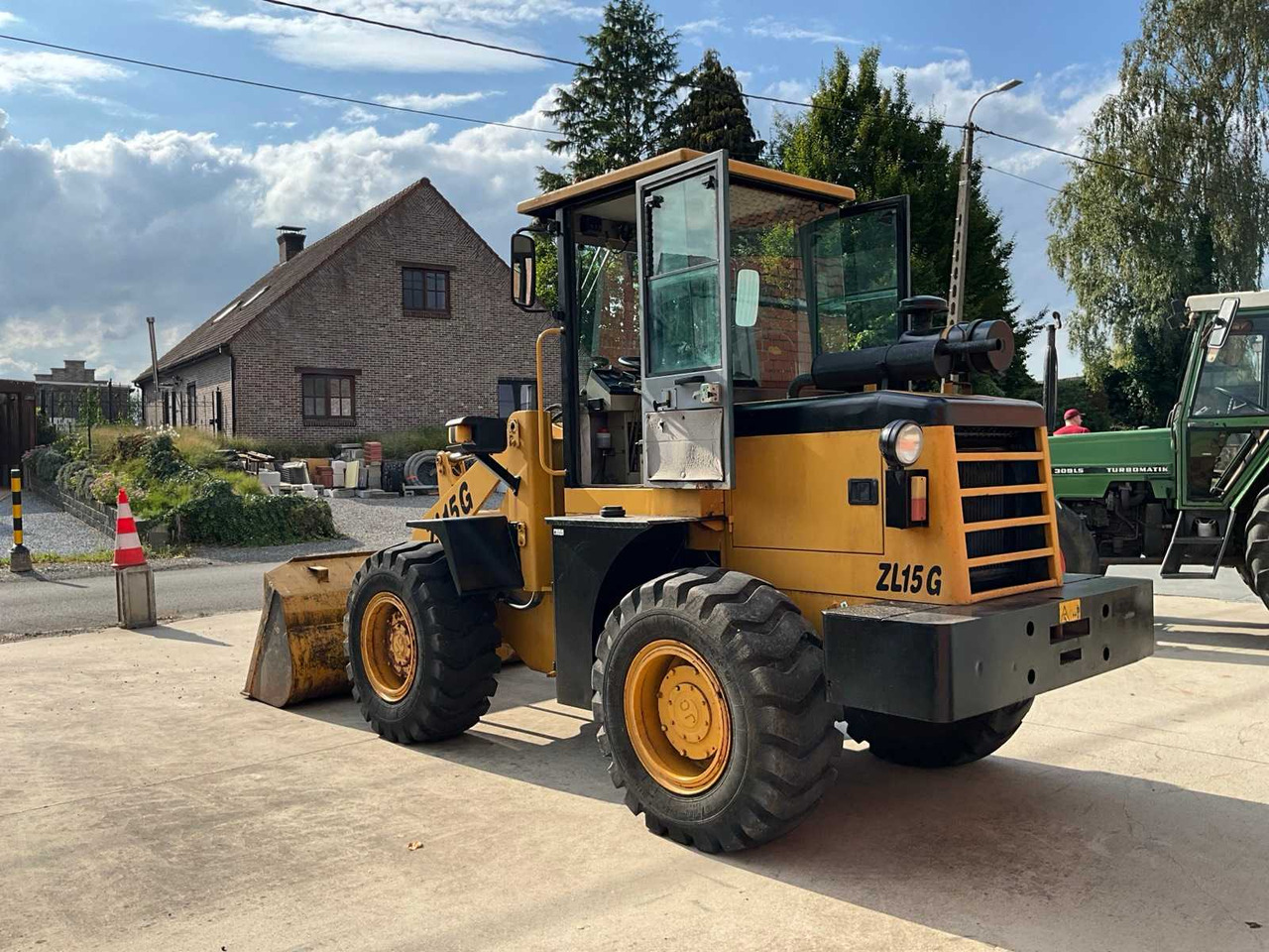 Chargeuse sur pneus WHEEL LOADER ZL15G
