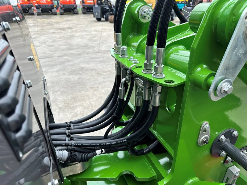 Chargeuse sur pneus WOLF Mini 780T