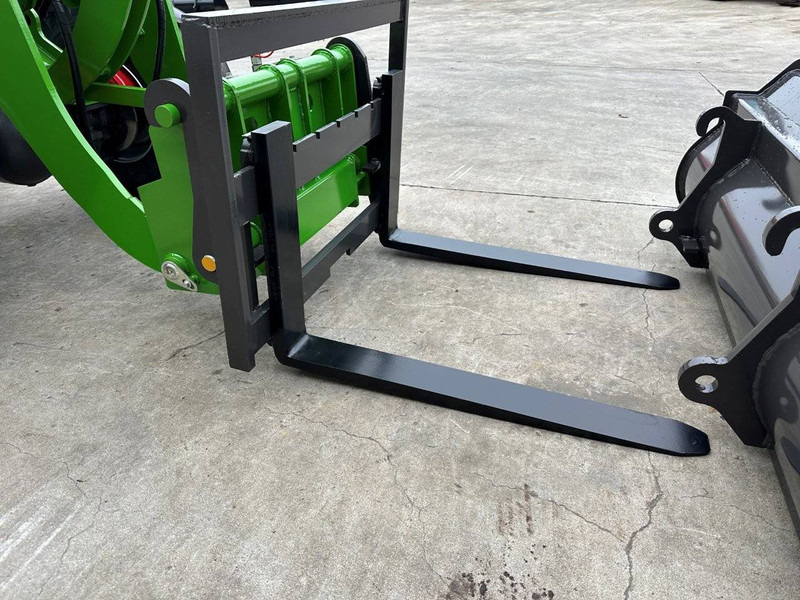 Chargeuse sur pneus WOLF Mini 780T