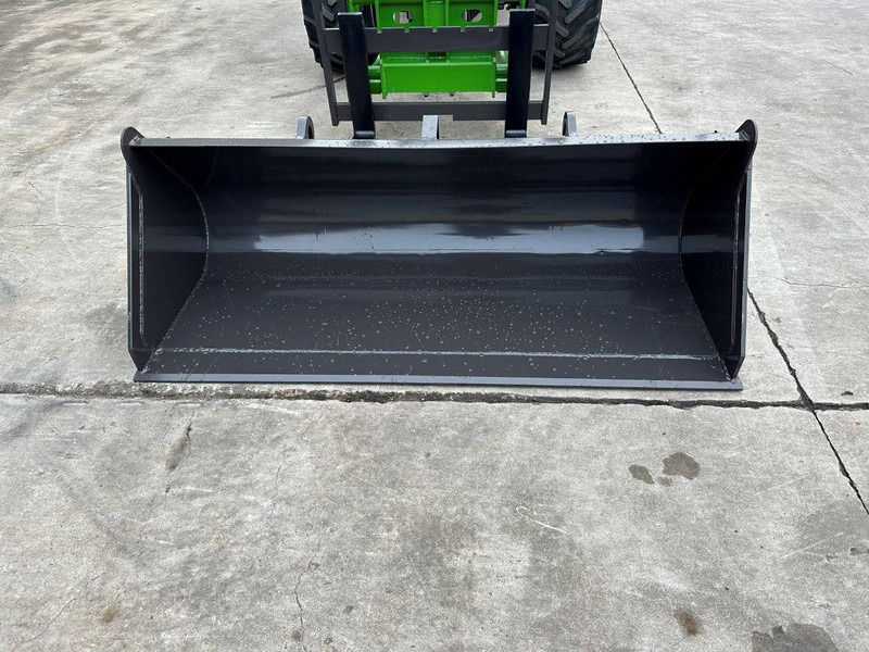 Chargeuse sur pneus WOLF Mini 780T