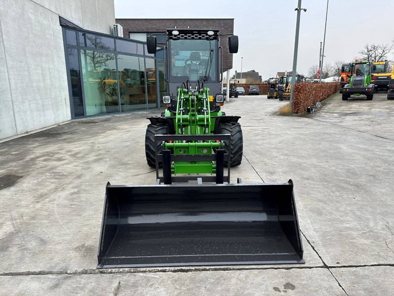 Chargeuse sur pneus WOLF Mini 780T