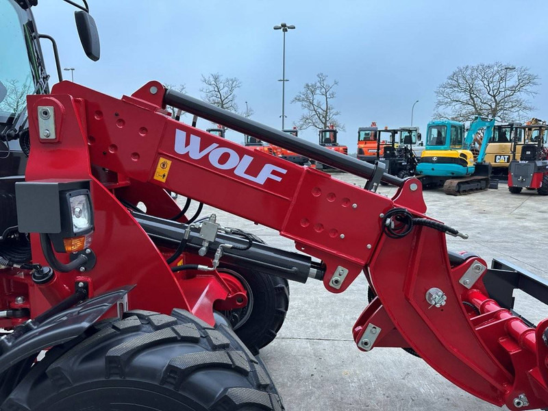 Chargeuse sur pneus WOLF WL816T