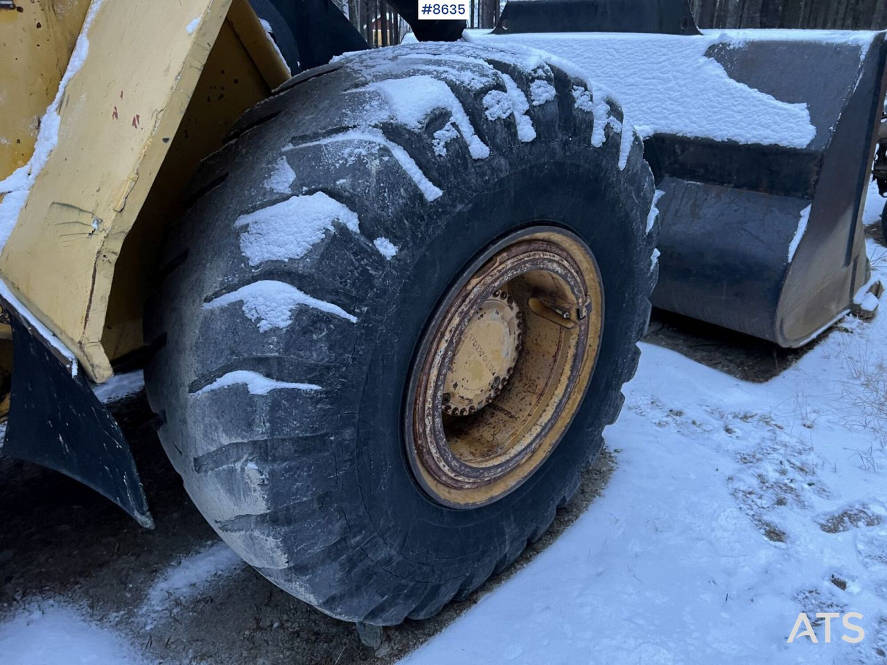 Chargeuse sur pneus Wheel Loader Volvo BM L120 with bucket