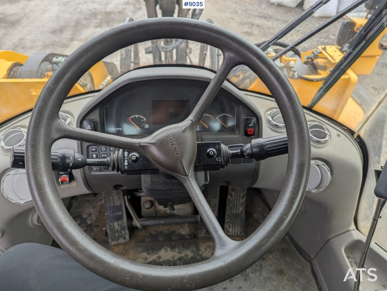 Chargeuse sur pneus Wheel Loader Volvo L180 F (SEE VIDEO)