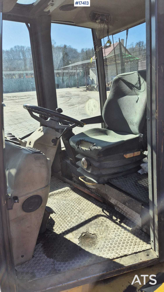 Chargeuse sur pneus Wheel loader AHLMANN AL 85t 2004) forks, quick coupler, opening bucket.