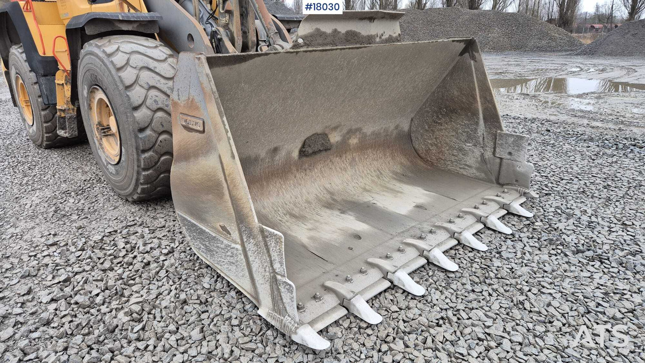 Chargeuse sur pneus Wheel loader VOLVO L180H (2017)