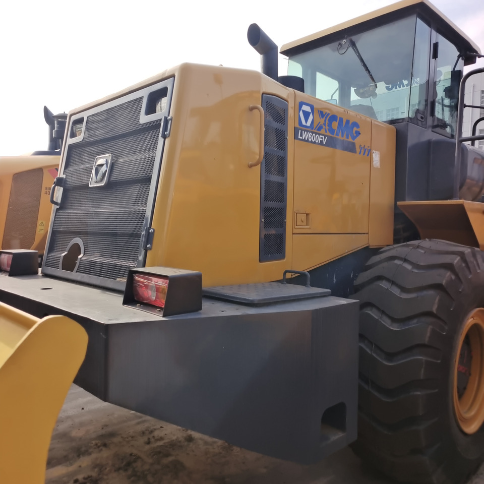 Chargeuse sur pneus XCMG LW 600 FV