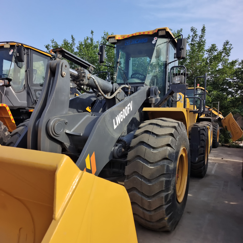 Chargeuse sur pneus XCMG LW 600 FV
