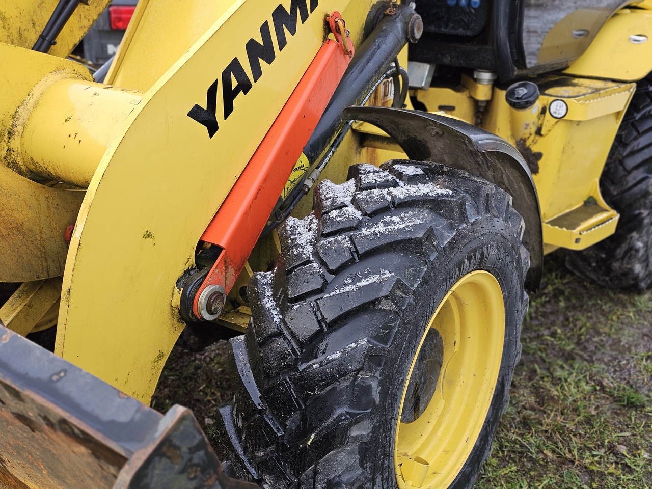 Chargeuse sur pneus YANMAR V8, 744 hours!