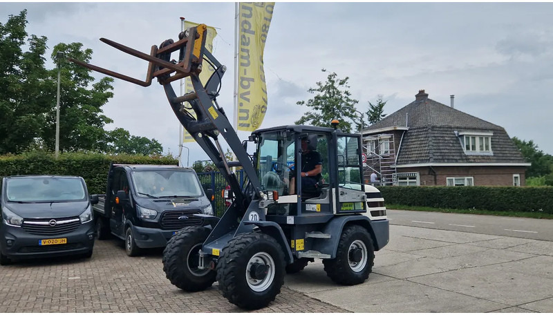 Chargeuse sur pneus Yanmar / Terex TL80 met NL kenteken very low hours!
