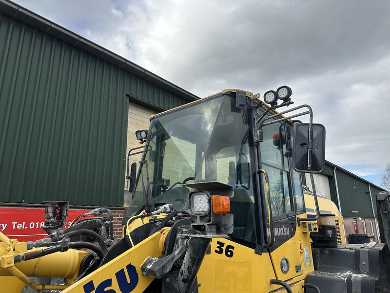 Chargeuse sur pneus shovel WA270 8 - Gebruikt