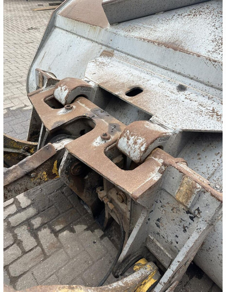 Chargeuse sur pneus shovel WA270 8 - Gebruikt