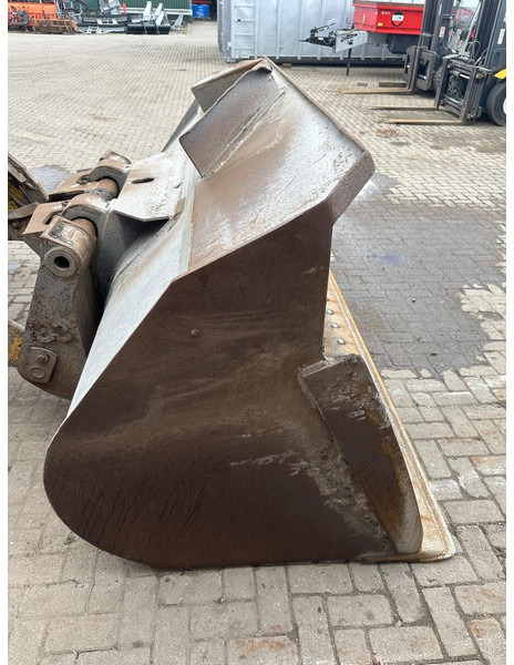 Chargeuse sur pneus shovel WA270 8 - Gebruikt