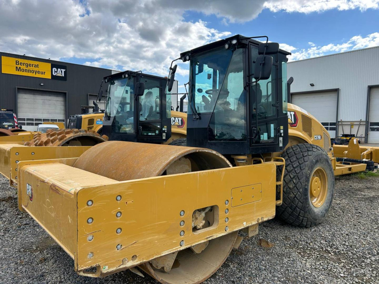 Compacteur à pieds de mouton/ Monocylindre CAT CS76B