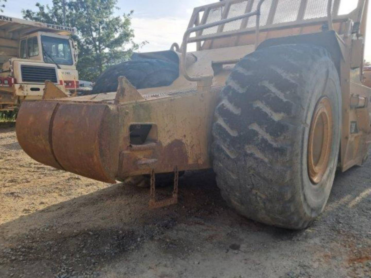 Décapeuse CAT 621F
