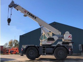 Grue automotrice lente Terex A300 4x4x4