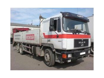 MAN 26.422 with crane - Grue mobile