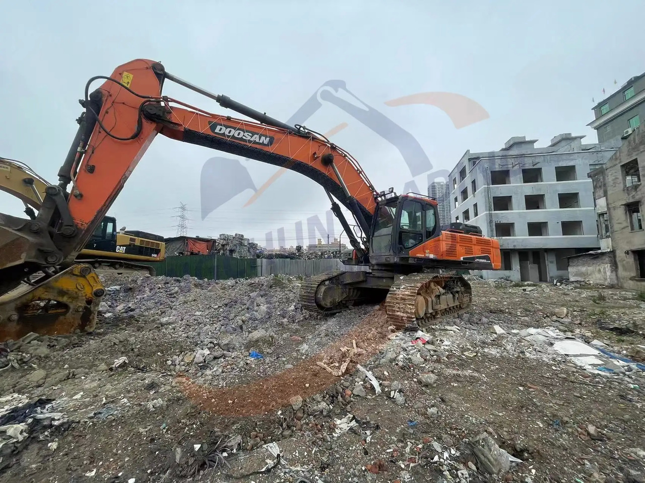 Pelle sur chenille Low running hours Used Doosan excavator DX520LC-9C in good condition for sale: photos 5