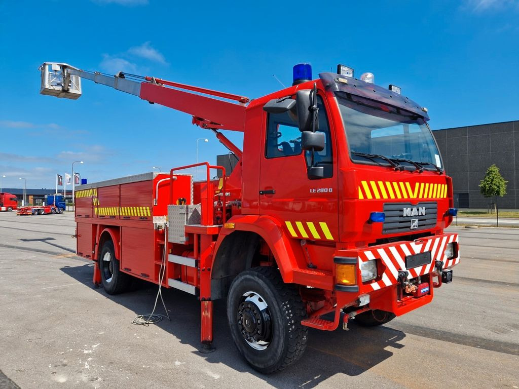 Camion avec nacelle, Camion de pompier MAN LE280B 4x4 Hebebühne 24 m / Feuerwehr / Skylift: photos 2