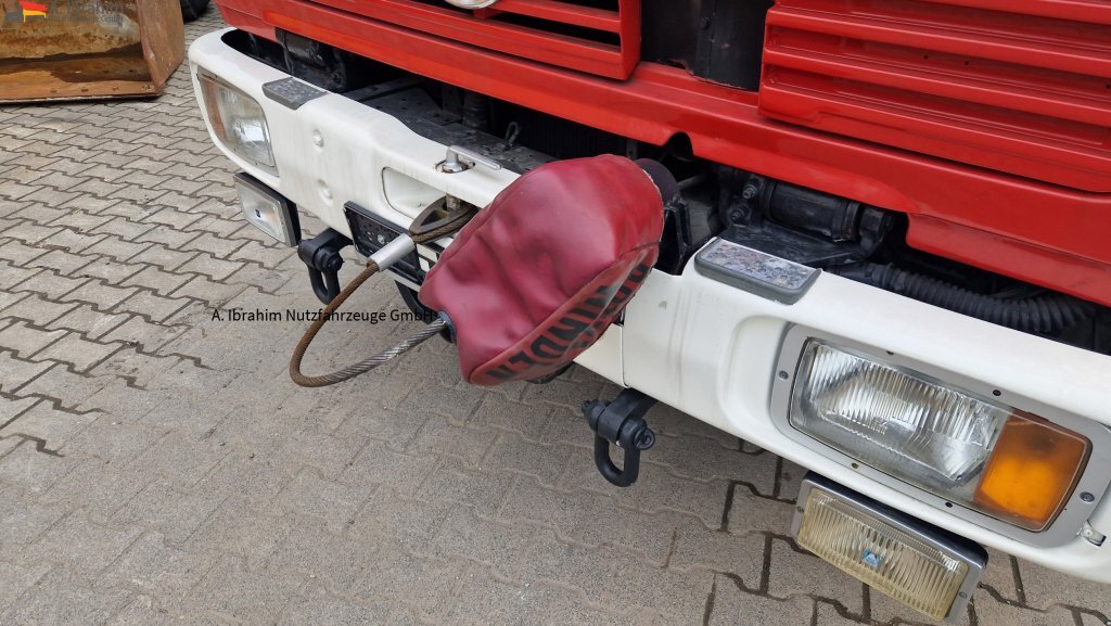 Bulldozer Mercedes-Benz 1626 Feuerwehr mit 20 KVA Aggregat und Pumpe Zustand sehr gut, Seilwinde: photos 2