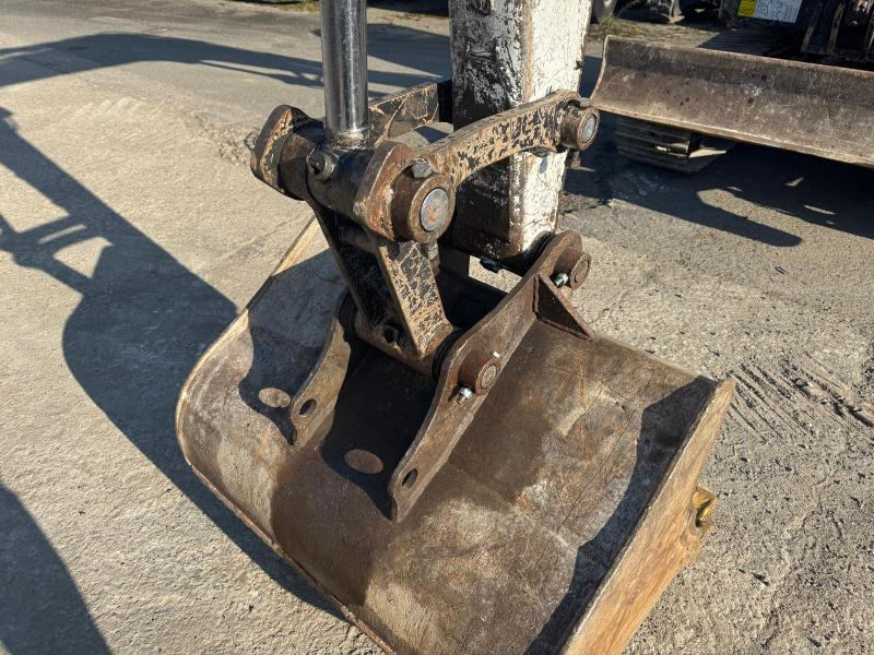 Mini pelle Bobcat E80