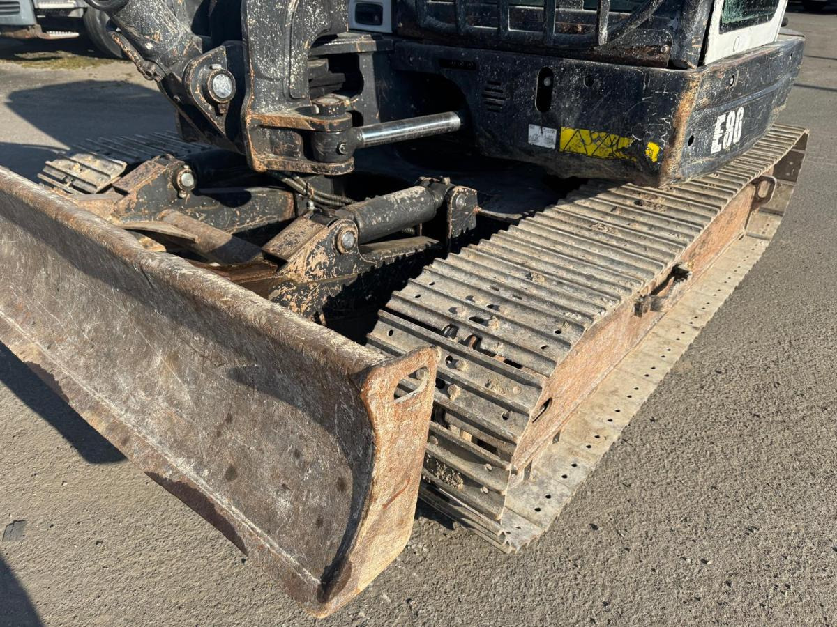 Mini pelle Bobcat E80