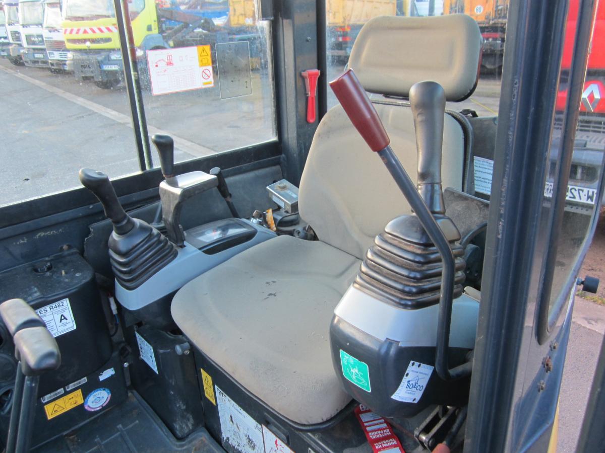 Mini pelle Komatsu PC26MR-3