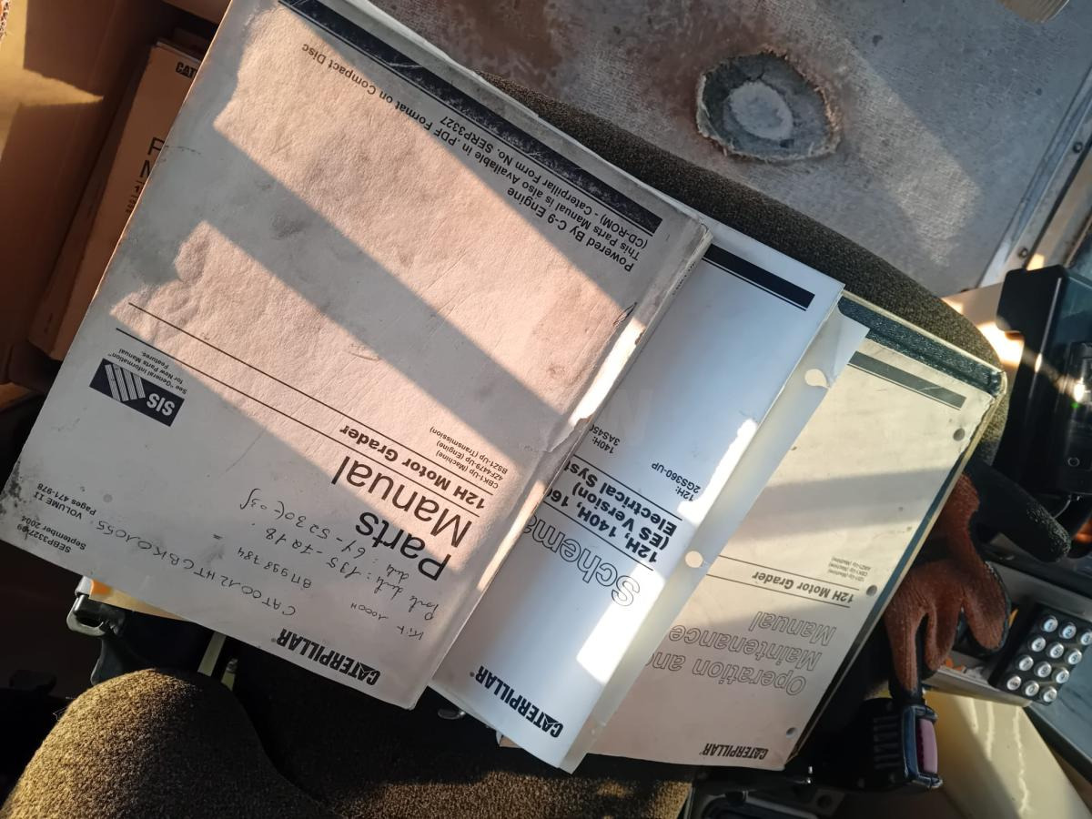 Niveleuse Caterpillar 12H