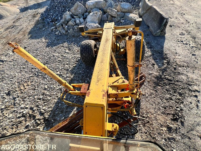 Niveleuse NIVELEUSE MBU G50A 7T - 1990 / 6892 HEURES