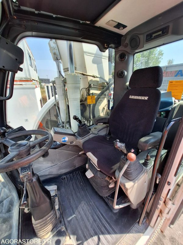 Pelle Pelle à pneu LIEBHERR A918 Compact - 2012 / 8153 HEURES
